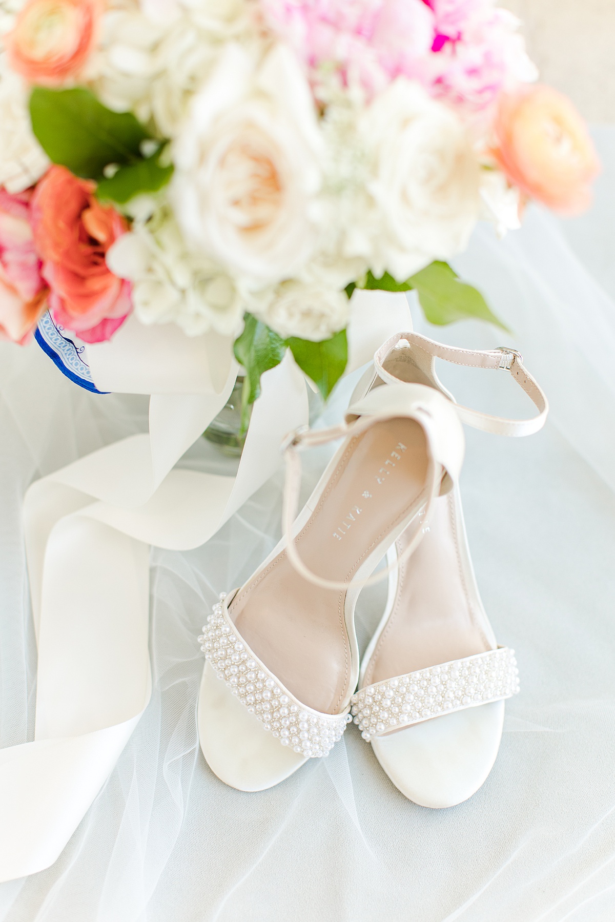A Colorful Lakeside Country Club Wedding